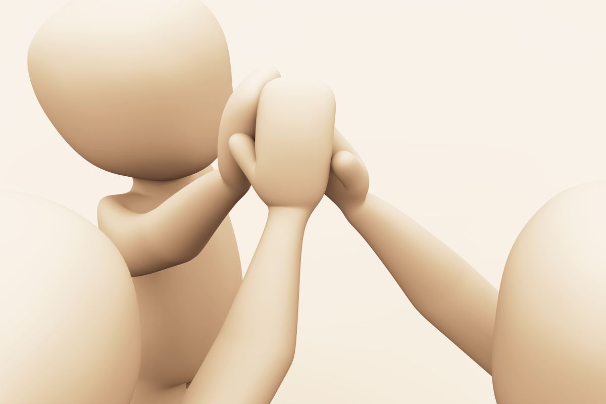 Drei Figuren halten sich gegenseitig fest.