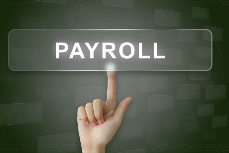 Finger zeigt auf das Wort 'PAYROLL'