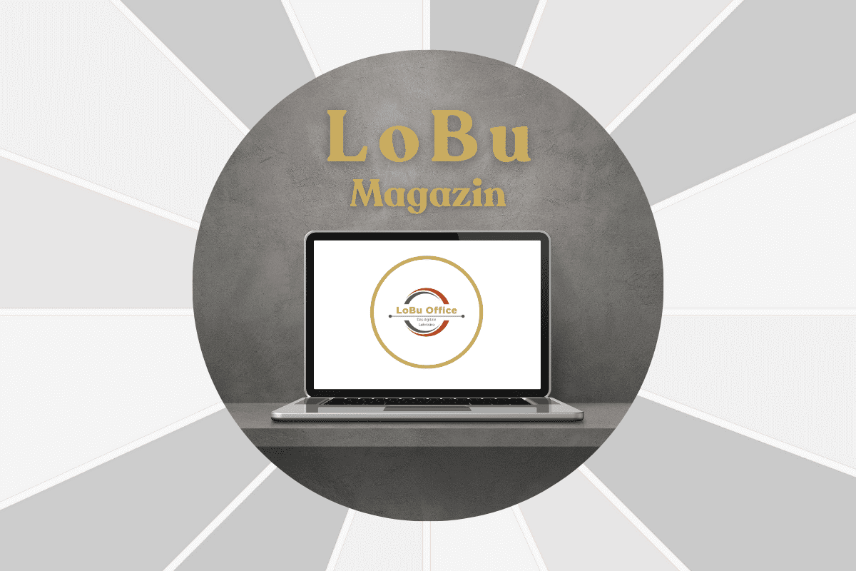 Aufgeklappter Laptop mit dem Logo von LoBu Office und einem Schriftzug LoBu Magazin.
