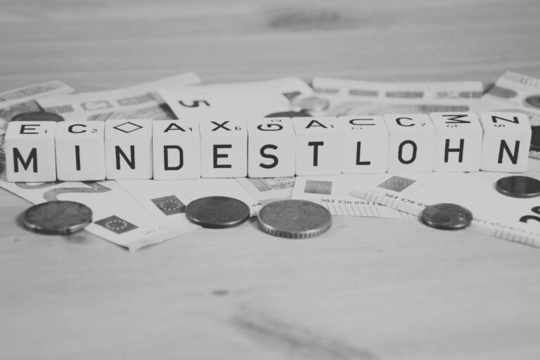 Mindestlohn auf Geldscheinen und Münzen