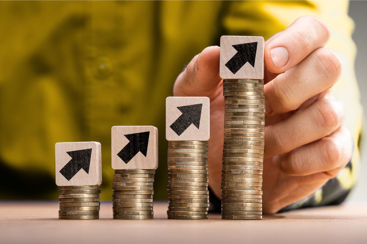 Wachstum von Münzen mit Pfeilen